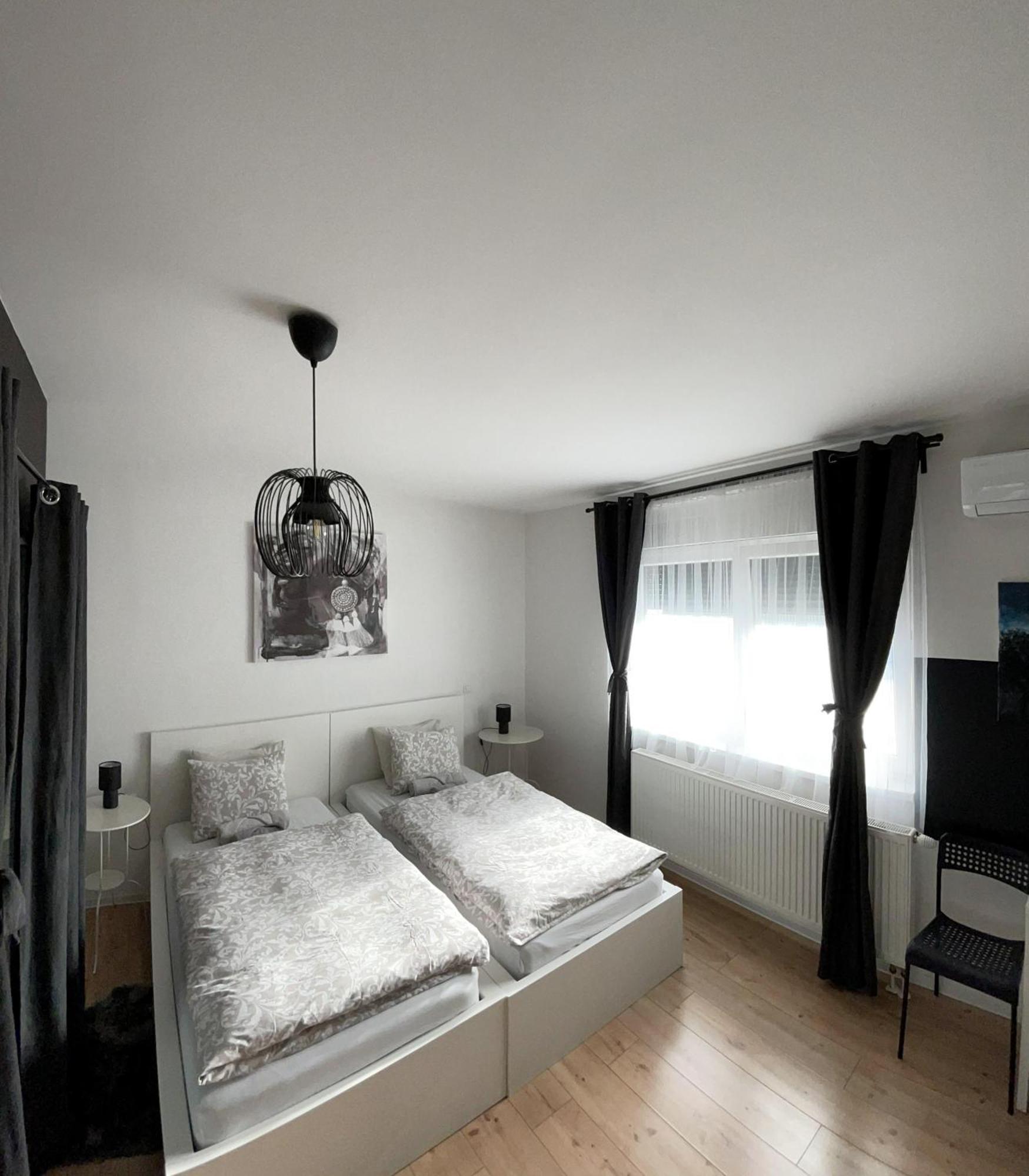 4 Stars Rooms Near Airport Scitarjevo Extérieur photo